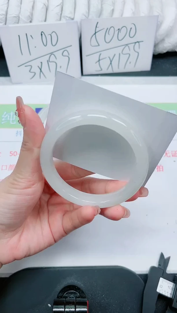 【闪购商品】石英质玉手镯未镶嵌80