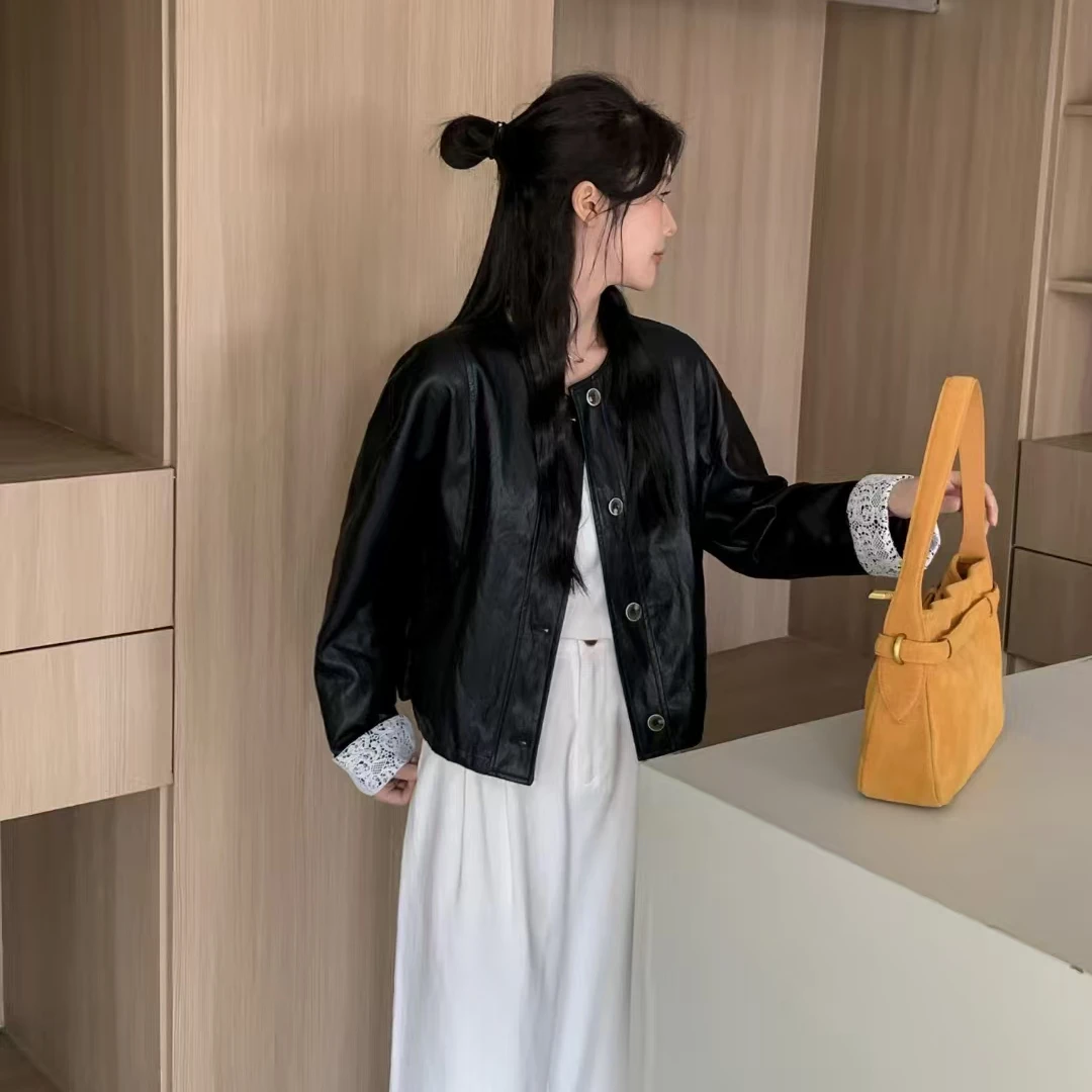 8801春季新款韩版时尚蕾丝拼接圆领单排扣PU皮外套女短款夹克皮衣