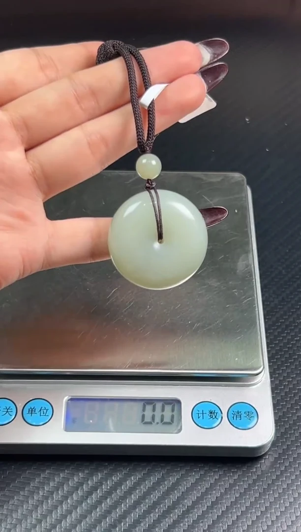 吊坠(赠链)未镶嵌和田玉且末近矿微色差js