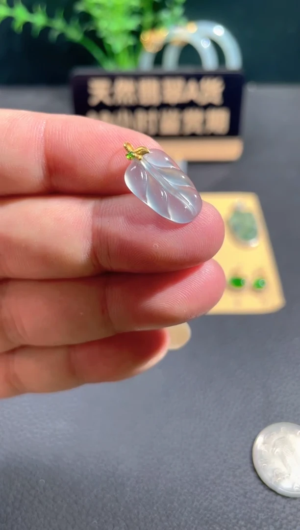 翡翠18K金镶嵌颈饰翡翠