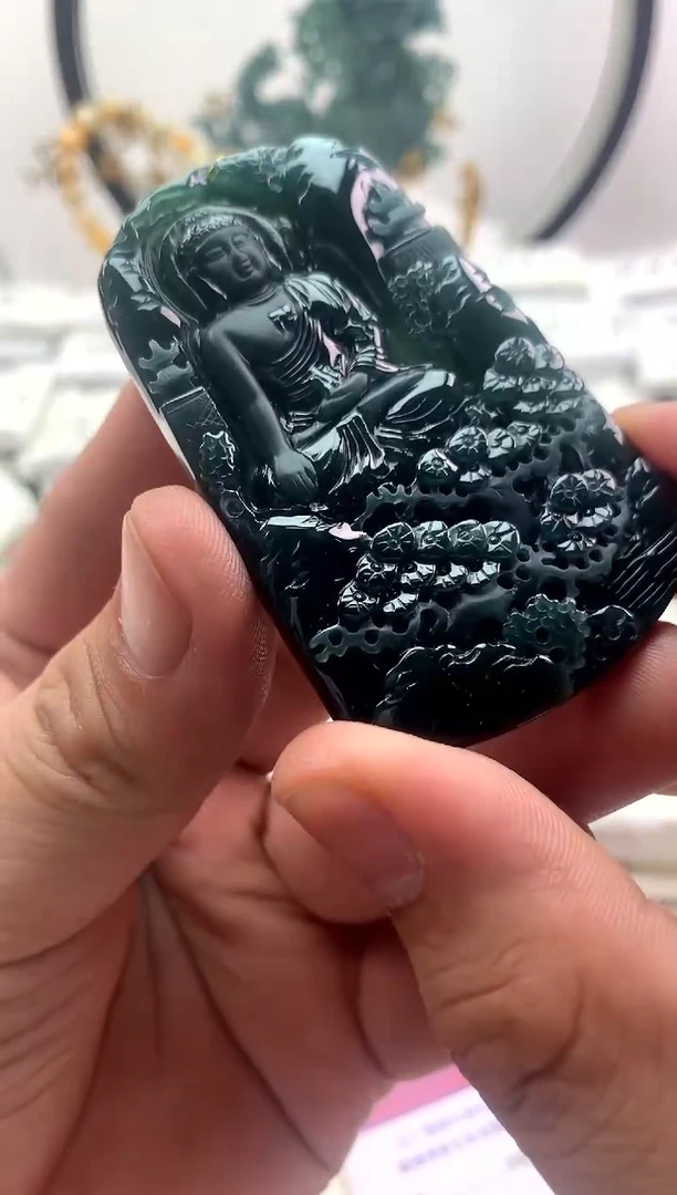 翡翠未镶嵌颈饰阿弥陀佛