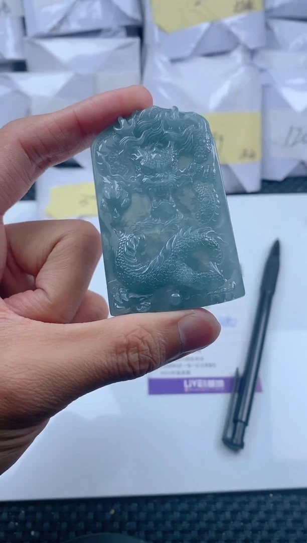 翡翠未镶嵌颈饰