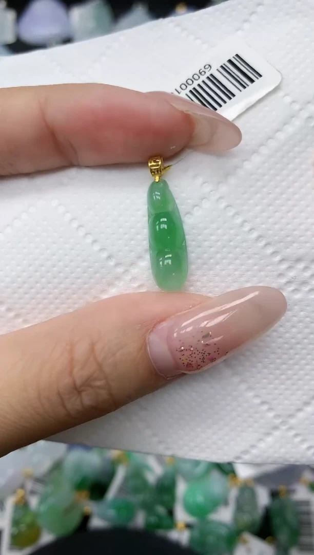 颈饰18K金镶嵌翡翠1111111111