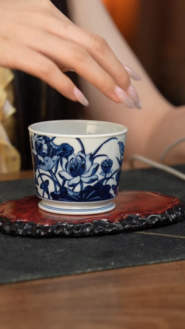 水造青花 荷花容天杯