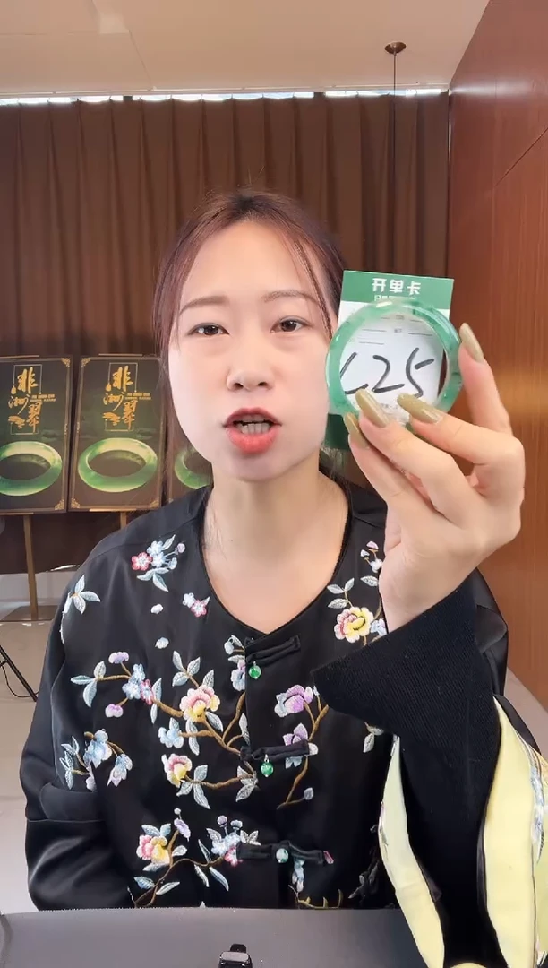 【闪购商品】石英质玉手镯未镶嵌非洲翠