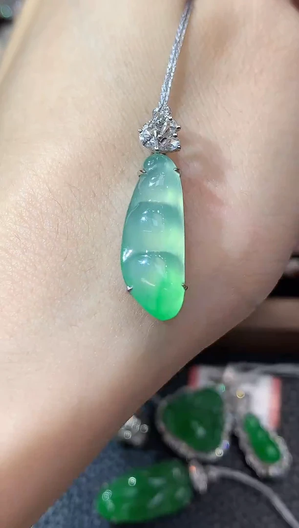 吊坠(不含链)18K金镶嵌翡翠A76