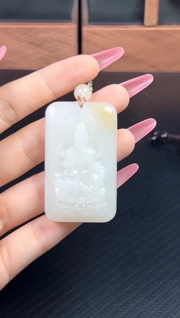 和田玉未镶嵌吊坠(赠链)且末金山微色差吊坠