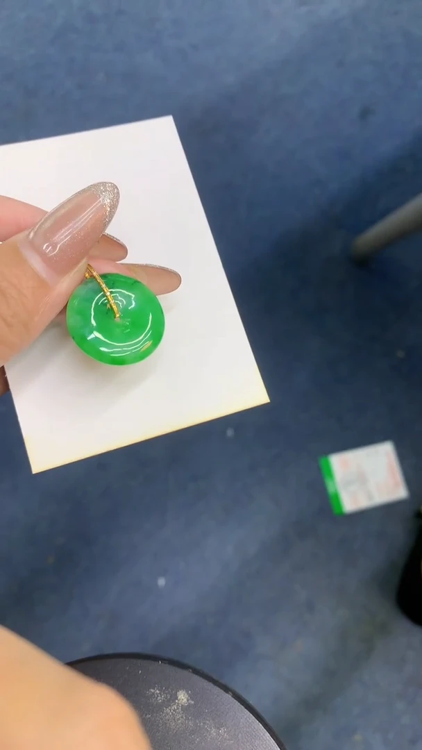 颈饰18K金镶嵌翡翠1