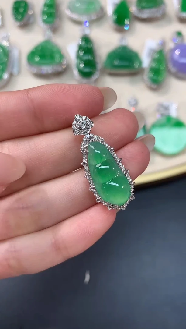 【闪购商品】翡翠吊坠(不含链)18K金镶嵌A326|1380