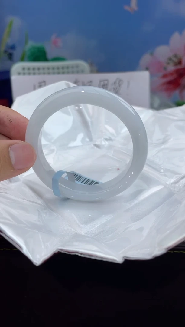 翡翠手镯未镶嵌1翡翠手镯(微瑕)