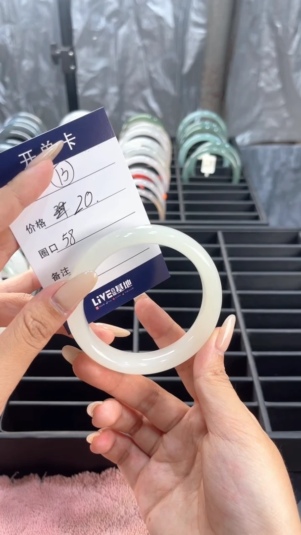 未镶嵌手镯石英岩玉手镯