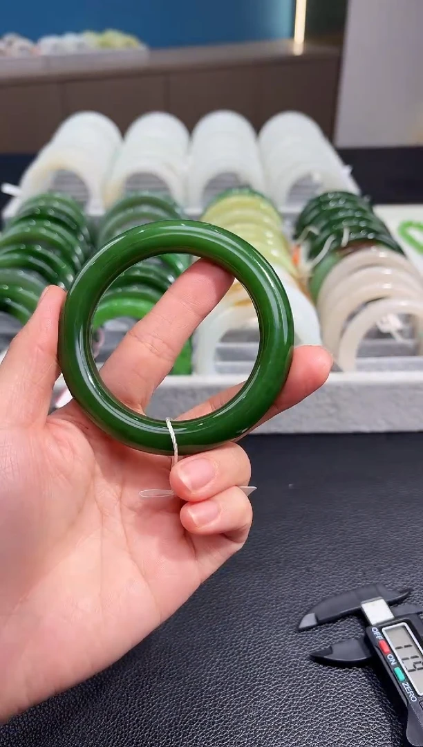 未镶嵌手镯和田玉碧玉手镯58.7