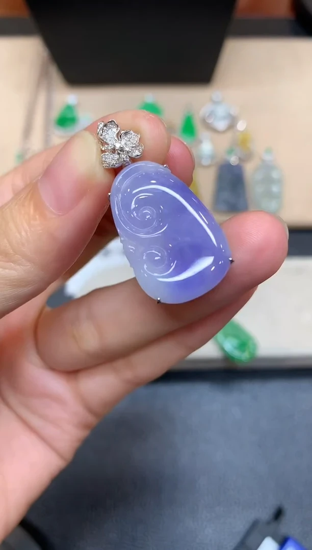 颈饰18K金镶嵌翡翠如意【无服务费