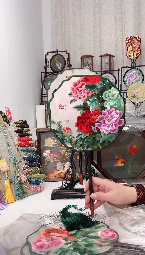 扇子苏绣作品手工团扇