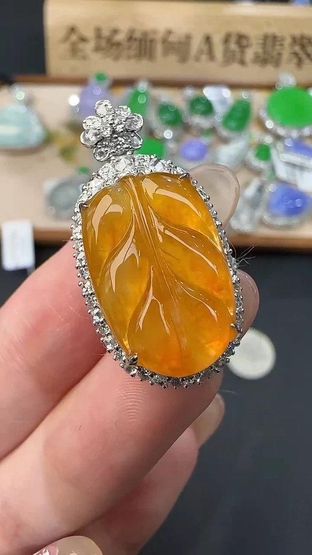 吊坠(不含链)18K金镶嵌翡翠24