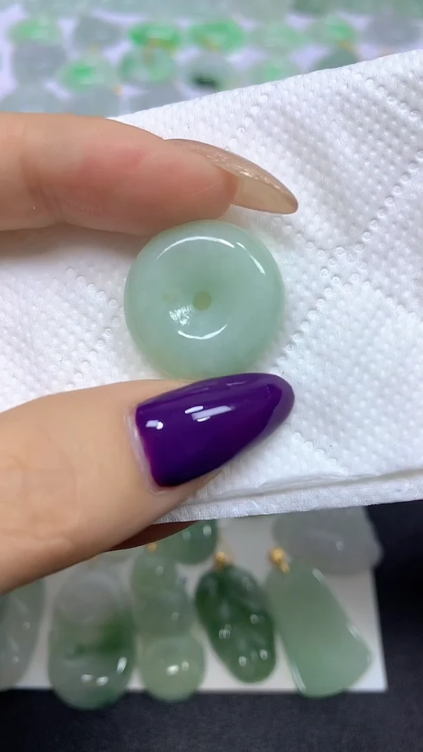 颈饰未镶嵌翡翠 1