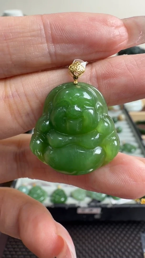 颈饰18K金镶嵌和田玉挂件