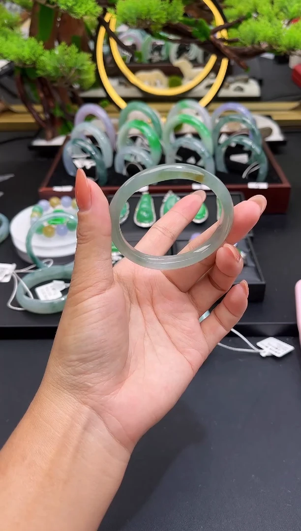 未镶嵌手镯翡翠手镯