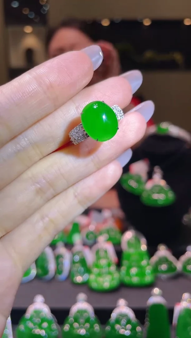 【闪购商品】翡翠吊坠(不含链)18K金镶嵌A50