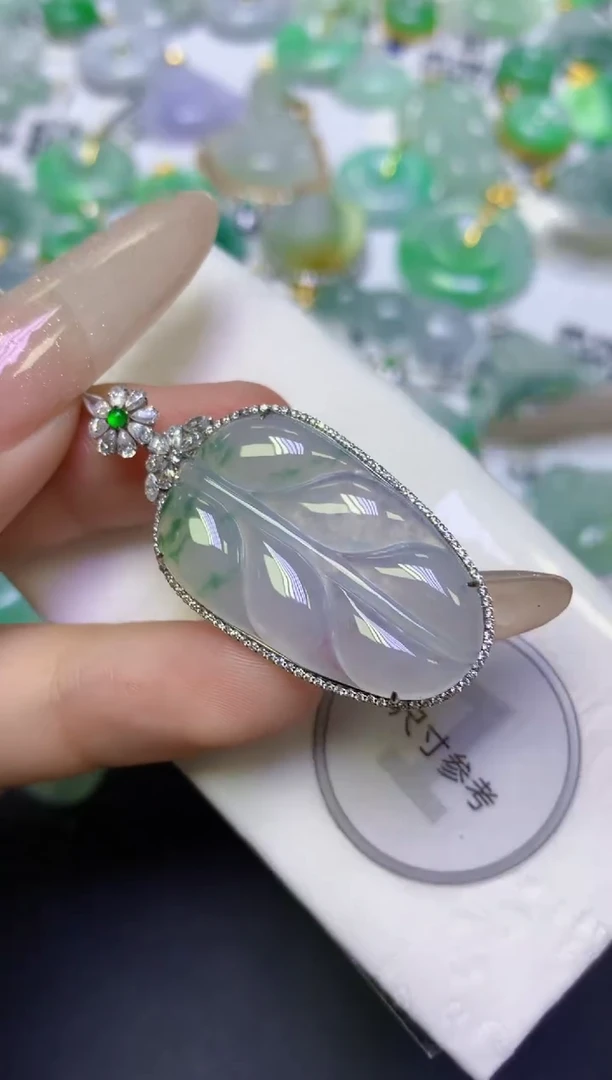 颈饰18K金镶嵌翡翠天然缅甸翡翠A货百元以上9元证书费自理