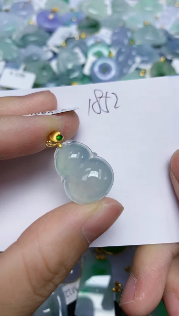 翡翠18K金镶嵌颈饰天然缅甸翡翠A货