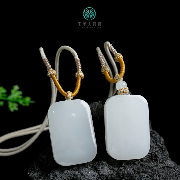 石惑珠宝^和田玉无事牌吊坠约44*30mm多样性发一