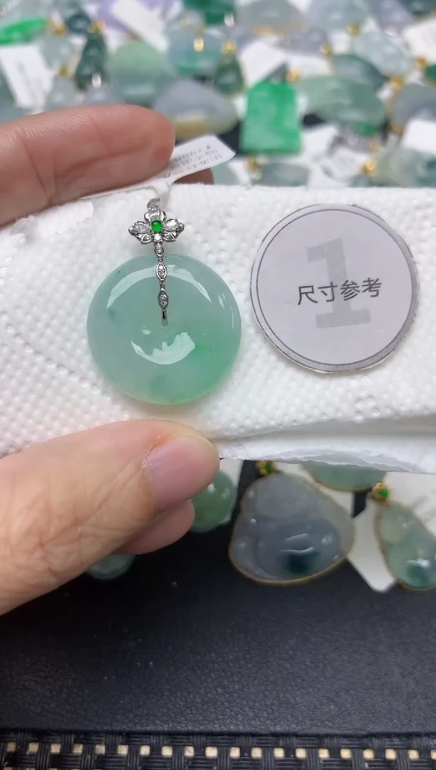 颈饰18K金镶嵌翡翠天然缅甸A货翡翠
