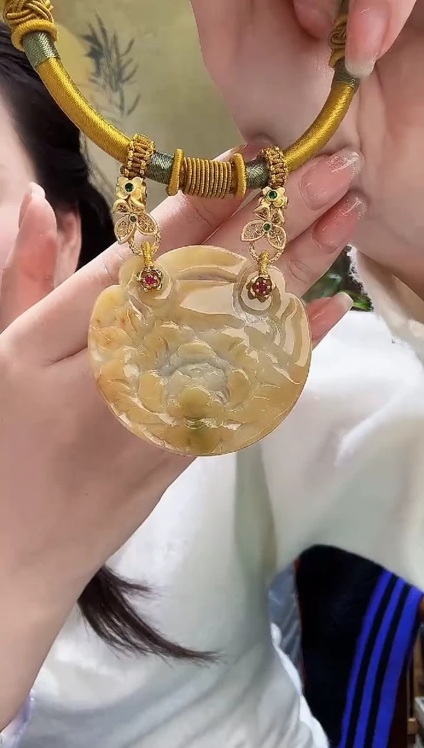 颈饰未镶嵌翡翠吊坠