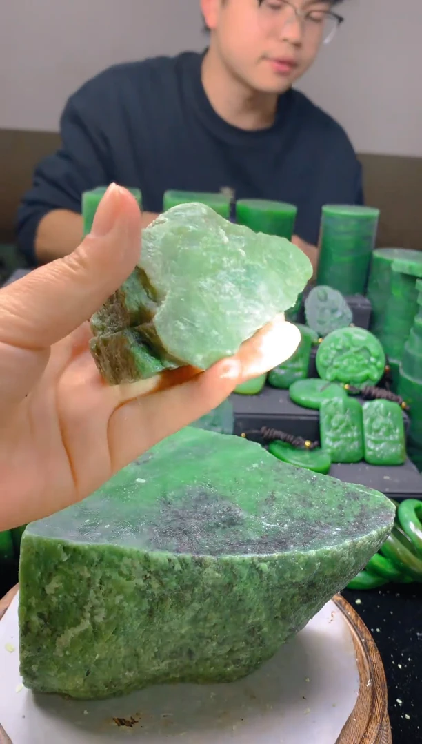 未镶嵌和田玉（碧玉）珠宝半成品1