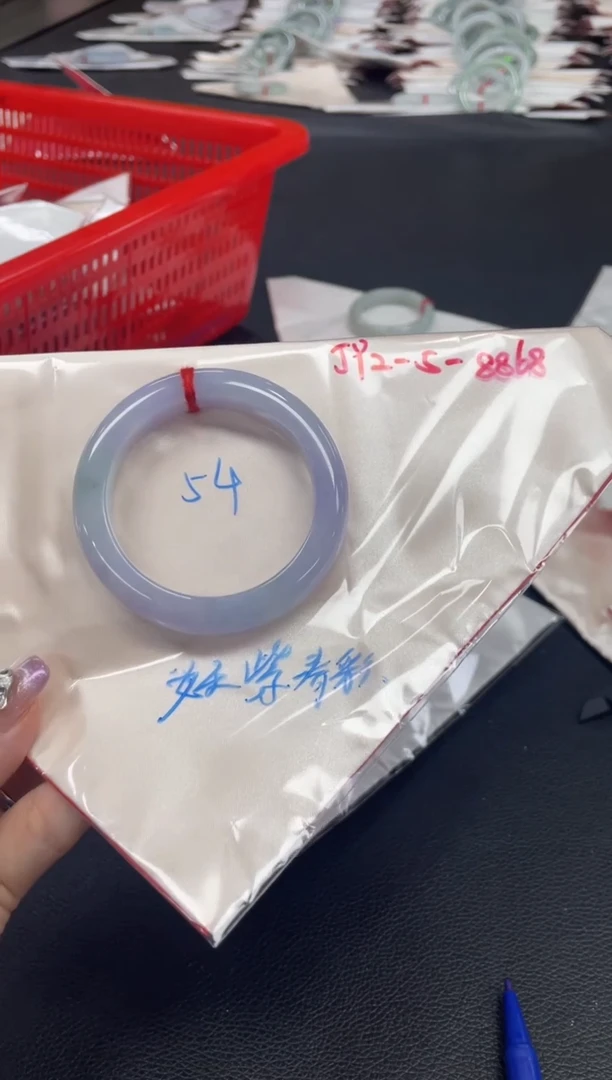 翡翠手镯未镶嵌翡翠手镯