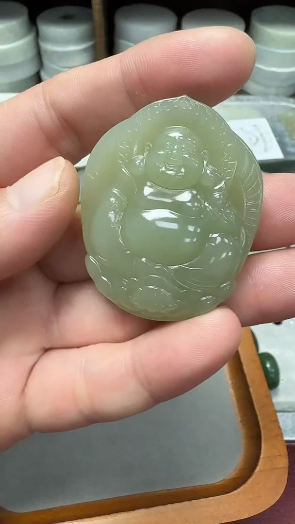 颈饰未镶嵌和田玉双面雕刻