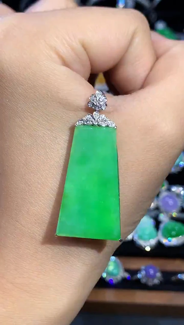 吊坠(不含链)18K金镶嵌翡翠L0781多样性发其一