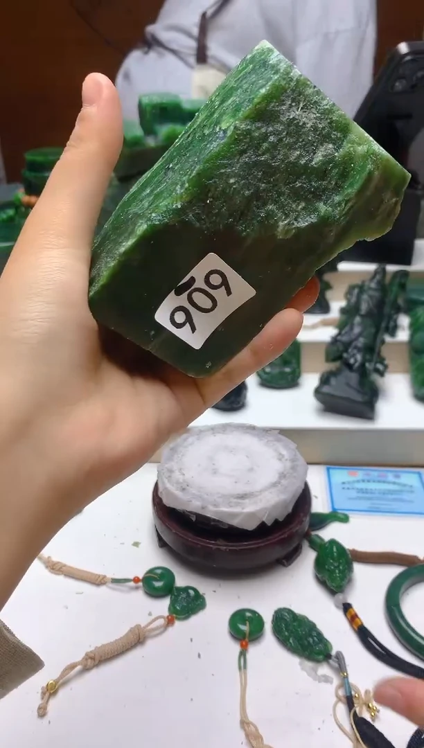 未镶嵌和田玉（碧玉）珠宝半成品0