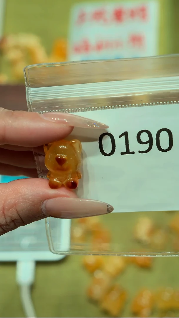 蜜蜡吊坠(不含链)未镶嵌【特价款】保真琥珀蜜蜡小熊不退不换-0190