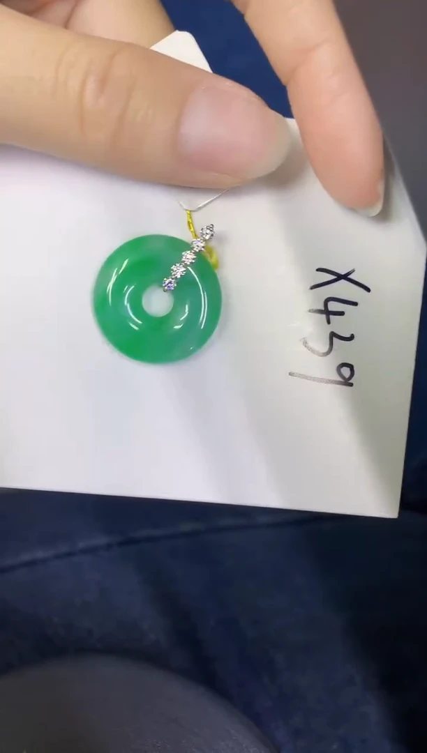 颈饰18K金镶嵌翡翠缅甸天然翡翠A货