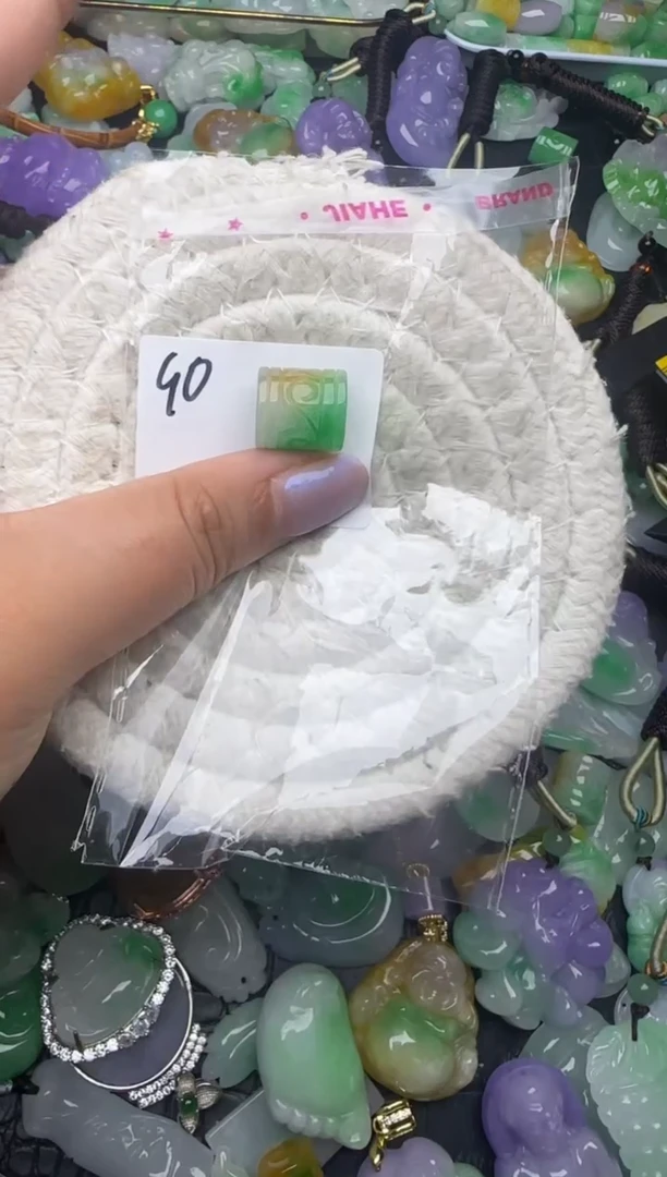 颈饰未镶嵌翡翠缅甸翡翠吊坠