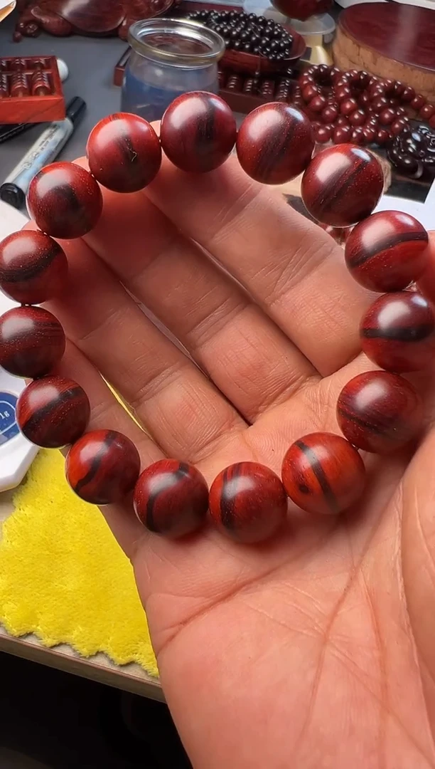 紫檀木类端景台印度小叶紫檀1.5手串