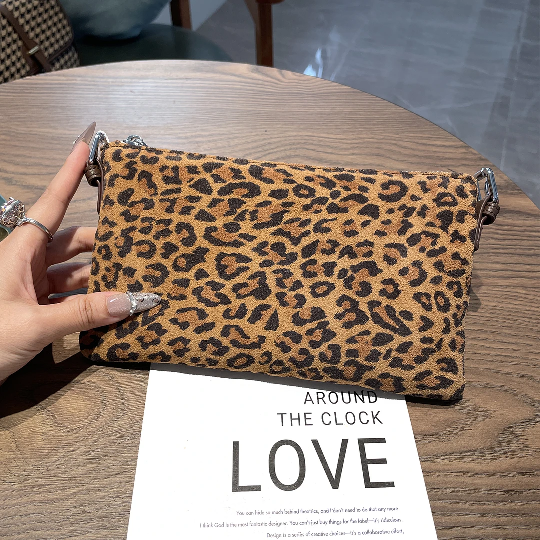 手机小挎包新款单肩腋下手拿提拎包牛皮零钱护照袋轻奢高级感豹纹