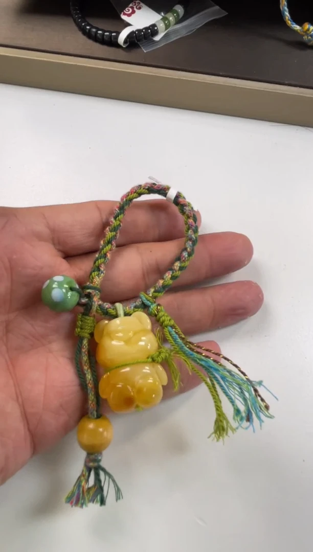 蜜蜡吊坠(赠链)未镶嵌米*蜜蜡 吊坠(赠链) 未镶嵌