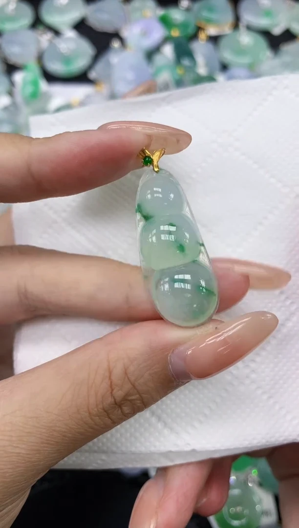 颈饰18K金镶嵌翡翠11111111111