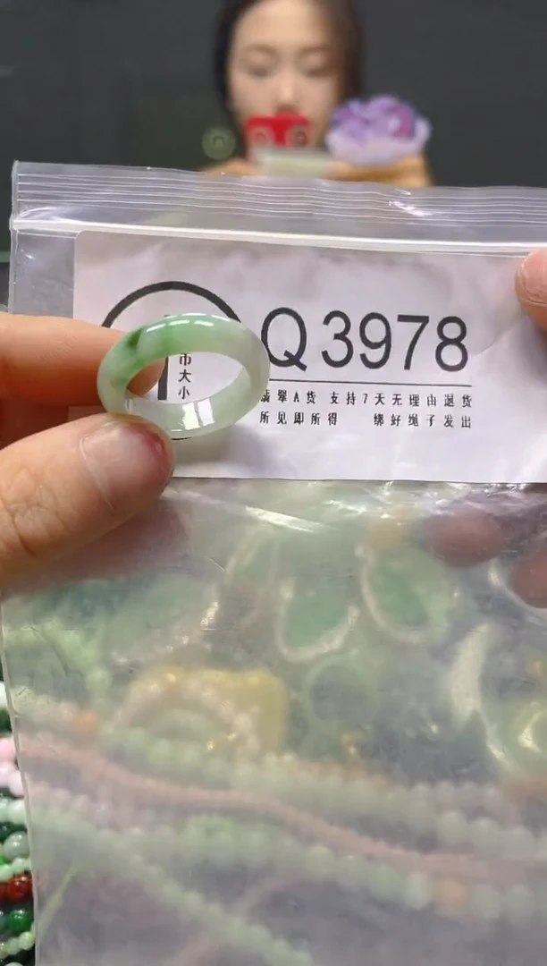 颈饰未镶嵌翡翠19.4MM/Q/翡翠A货，一件也是批发价