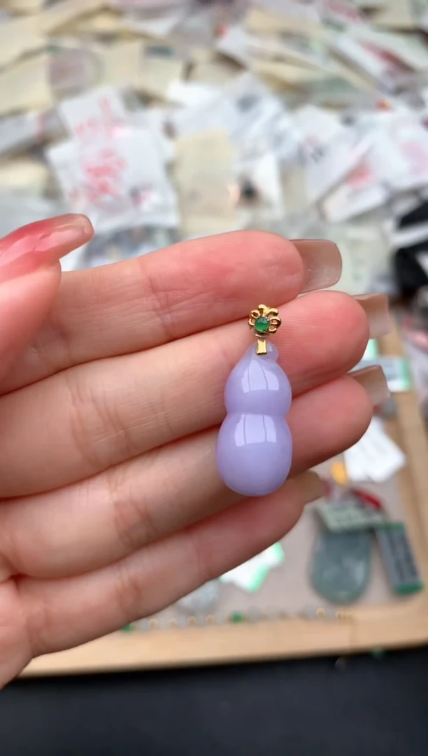 18K金镶嵌挂件翡翠一