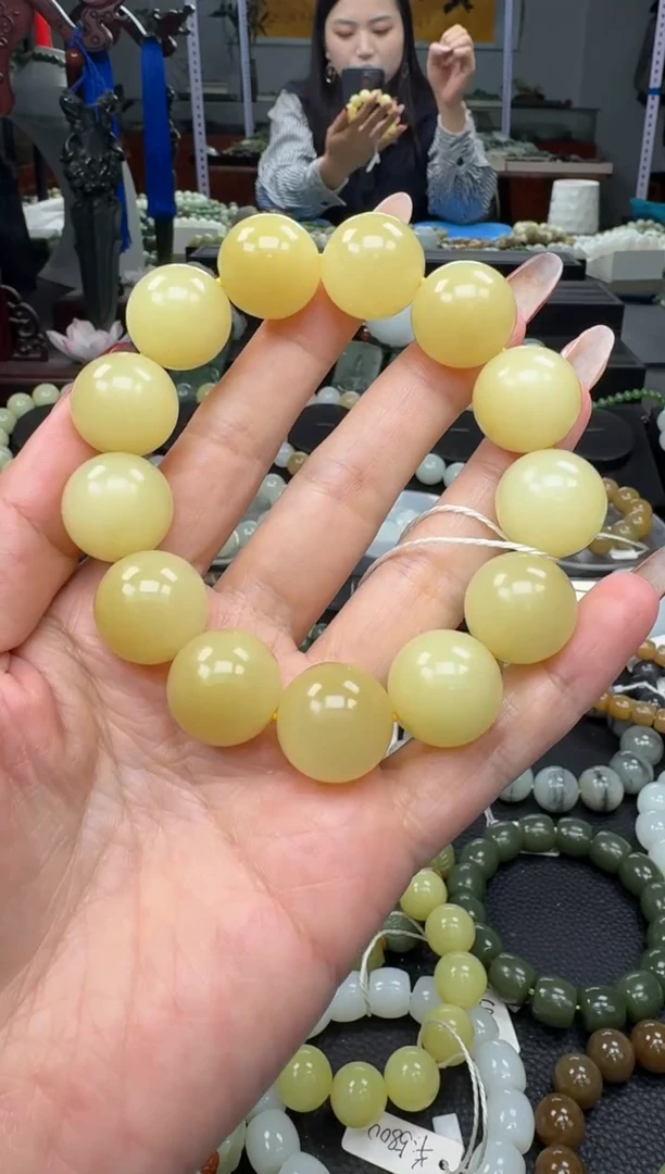 未镶嵌手链和田玉新疆若羌鸡油黄卡18