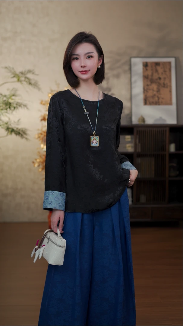 GONG QUE 新中式早春款桑蚕丝暗纹提花圆领长袖上衣 242459