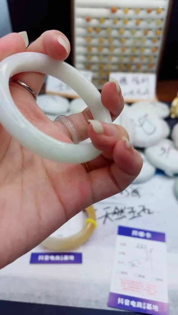未镶嵌手镯石英质玉231-翠玉-圈口56