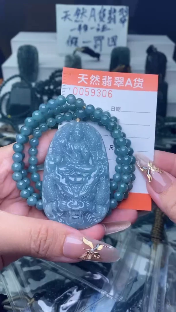 翡翠未镶嵌颈饰