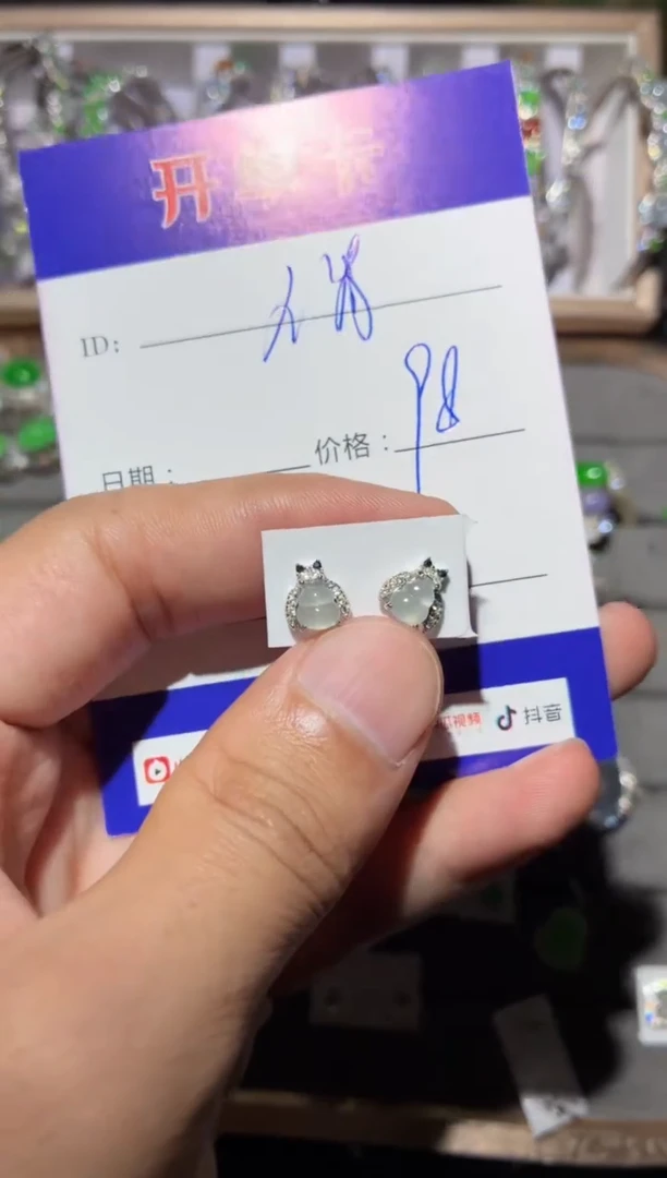 银S925镶嵌翡翠耳饰?***南俏色云南