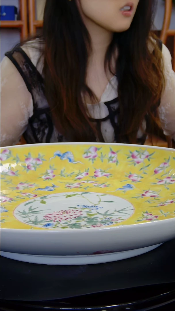 盘黄地粉彩开窗福寿花卉纹大盘#890#