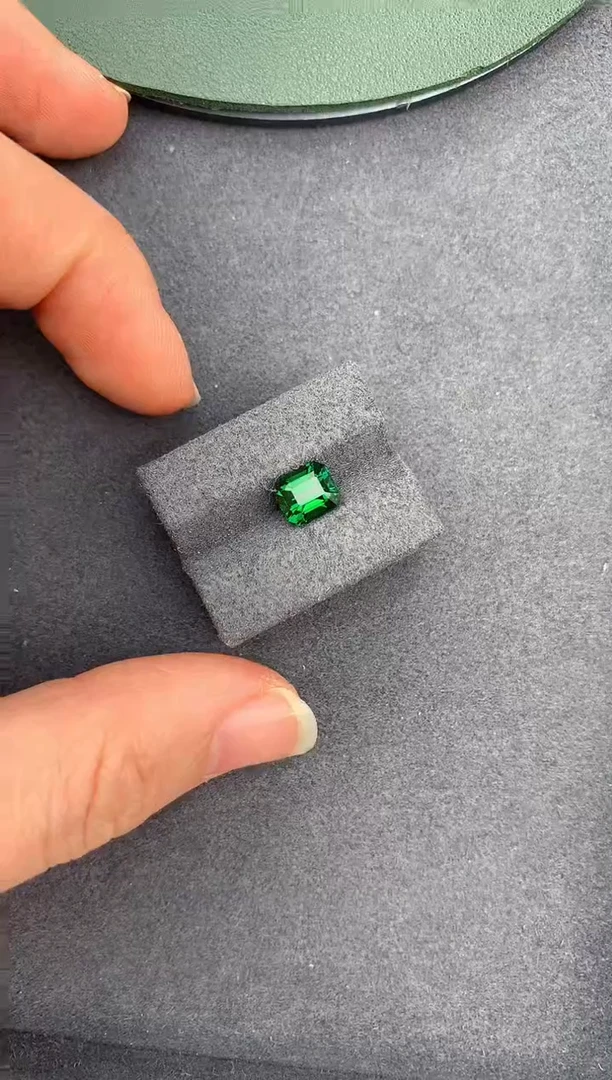 【闪购商品】石榴石（沙弗莱）裸石未镶嵌2ct沙弗莱