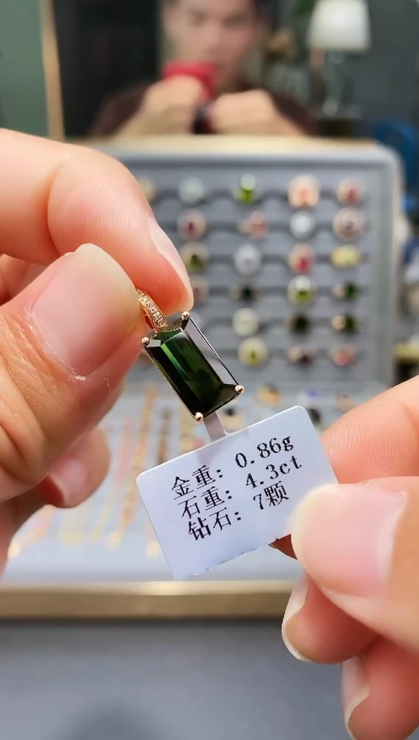 颈饰18K金镶嵌碧玺4.3..